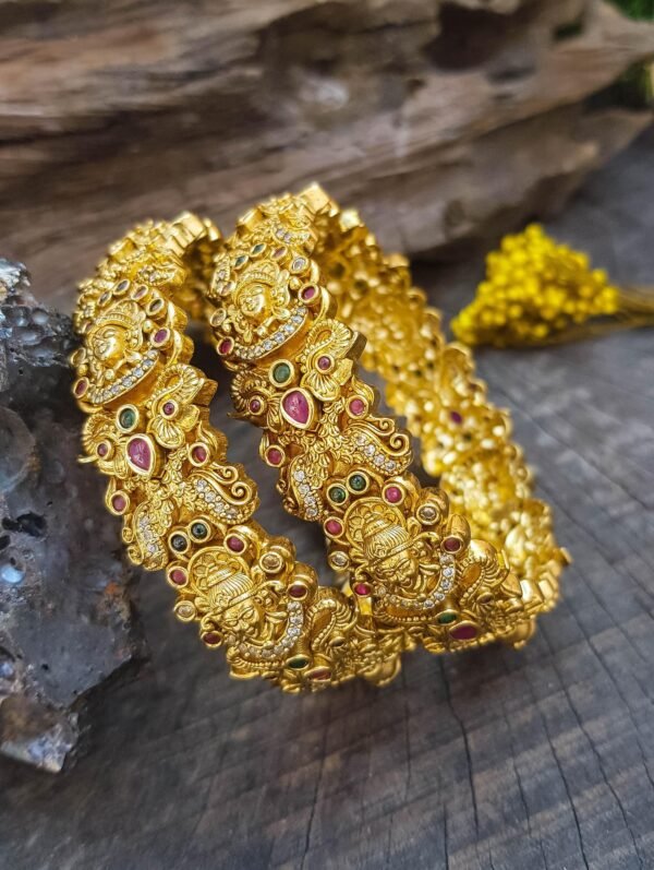 Elegant Gold Bangles: A Timeless Accessory